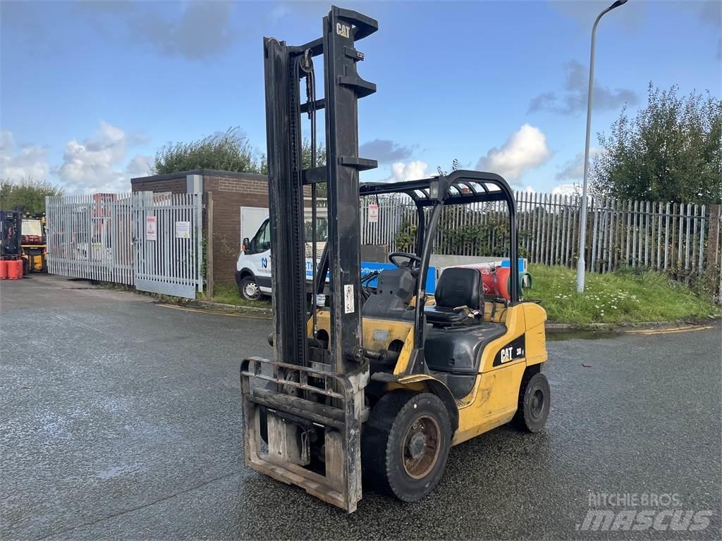 CAT GP30N LPG trucks