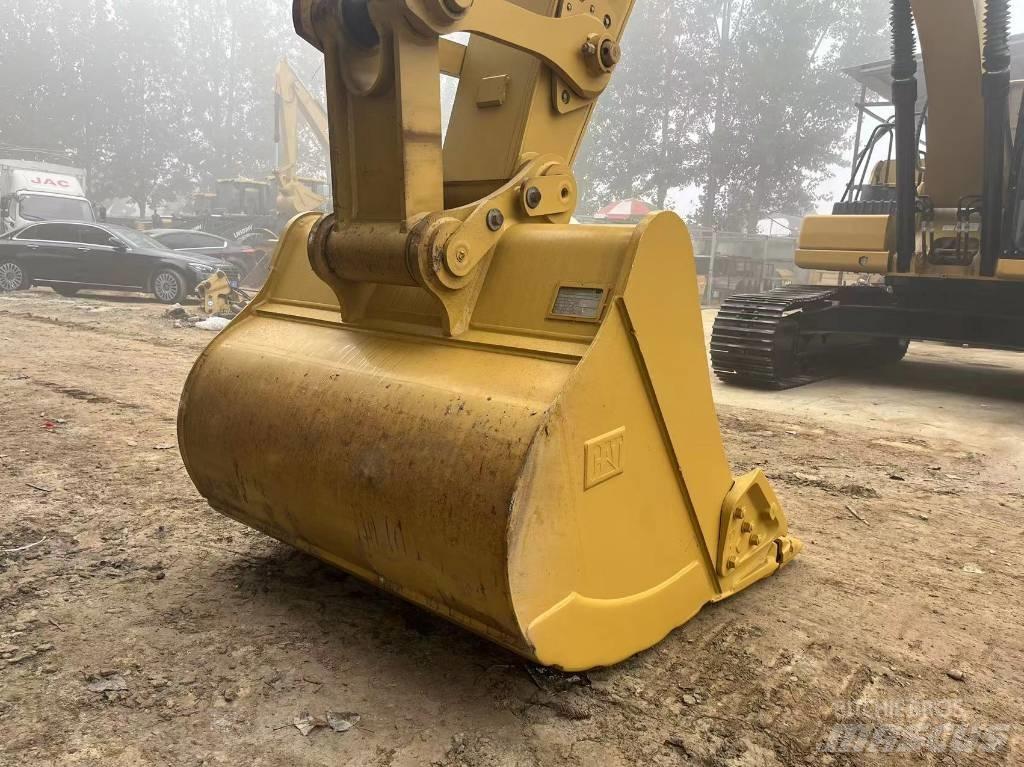 CAT 2021 CAT 330 Wheeled excavators