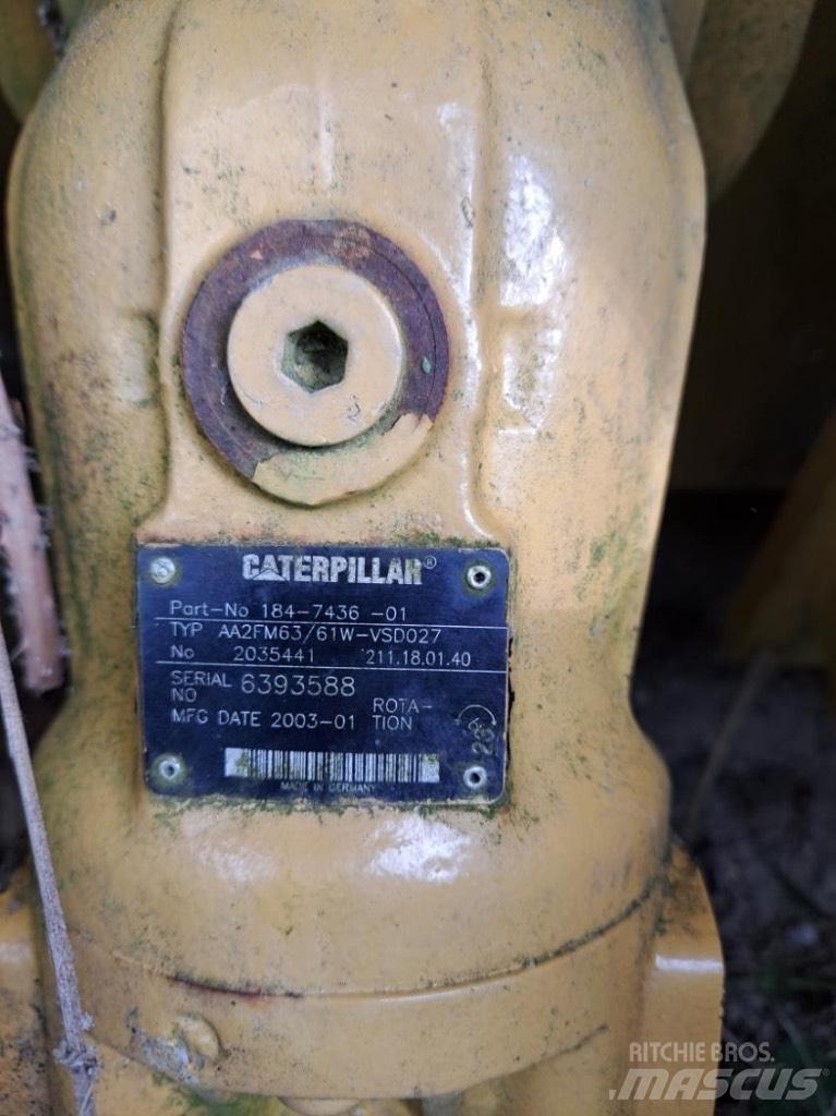CAT 663 E Handling and placing equipment