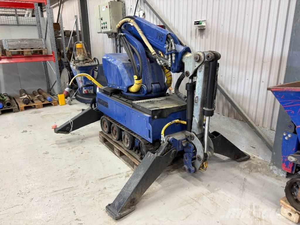  DMX 520 Demolition excavators