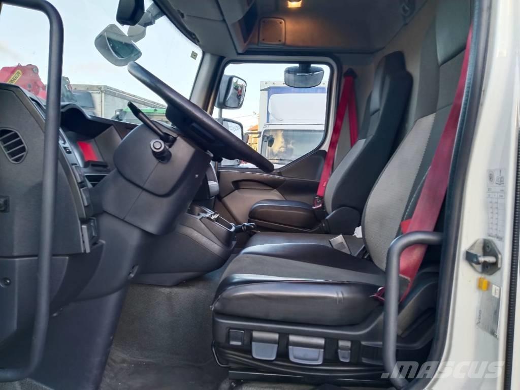 Renault D12.210 Temperature controlled trucks