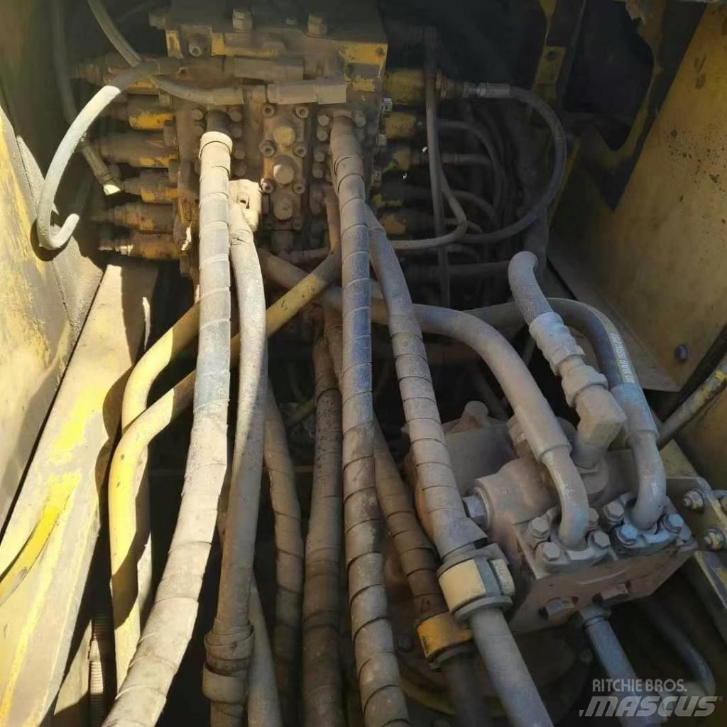 Komatsu PC 200-8 Crawler excavators