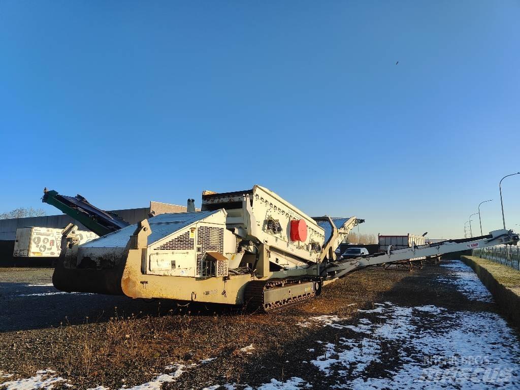 McCloskey R230 Mobile screeners