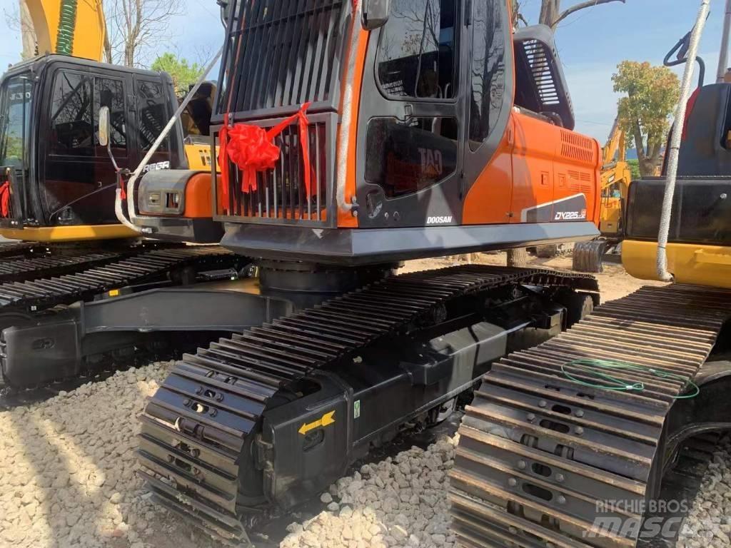 Doosan DX225LC-7 Crawler excavators