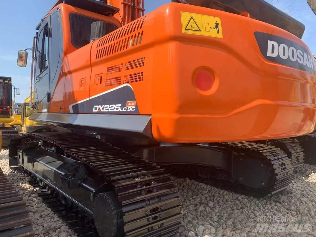 Doosan DX225LC-7 Crawler excavators
