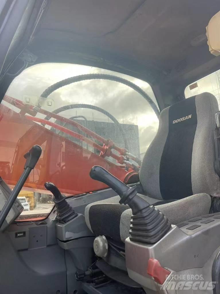 Doosan DX300LC-9C Crawler excavators