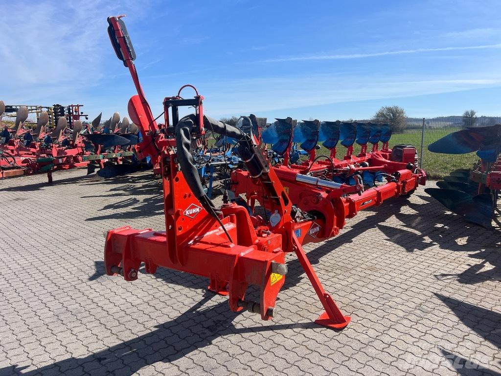 Kuhn Vari-Lander Reversible ploughs