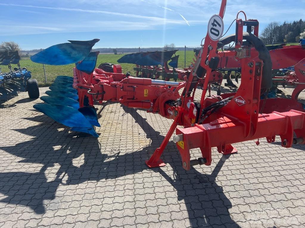 Kuhn Vari-Lander Reversible ploughs