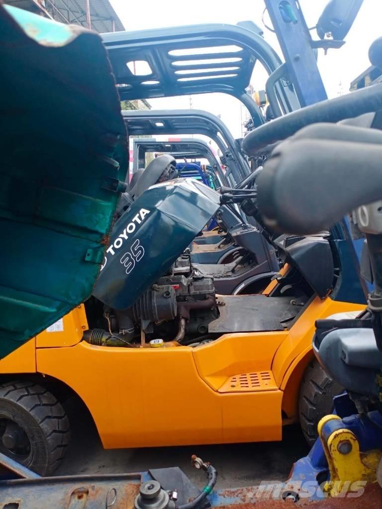 Toyota FD 35 Diesel trucks