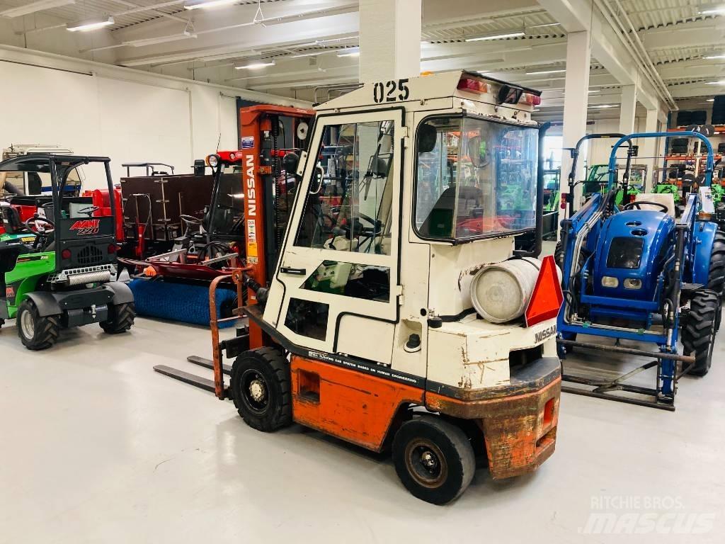 Nissan 25 LPG trucks