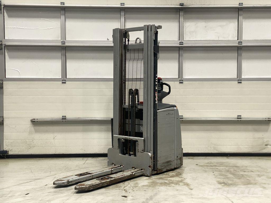 Still EXV14I Pedestrian stacker