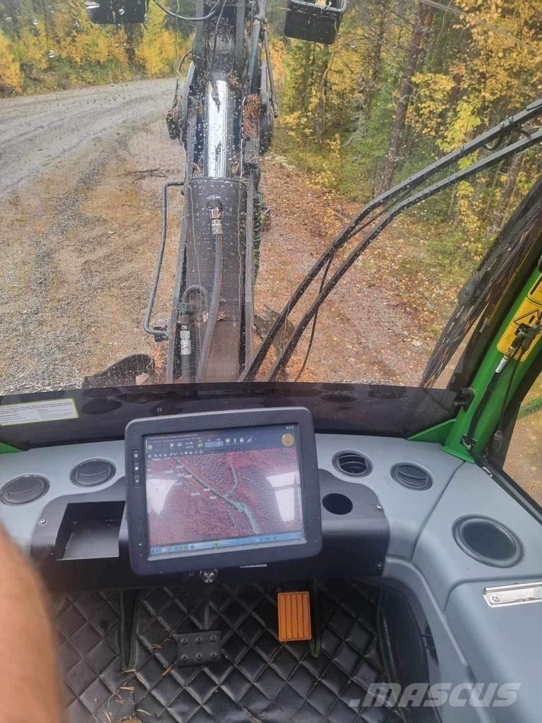 John Deere 1070 G Harvesters