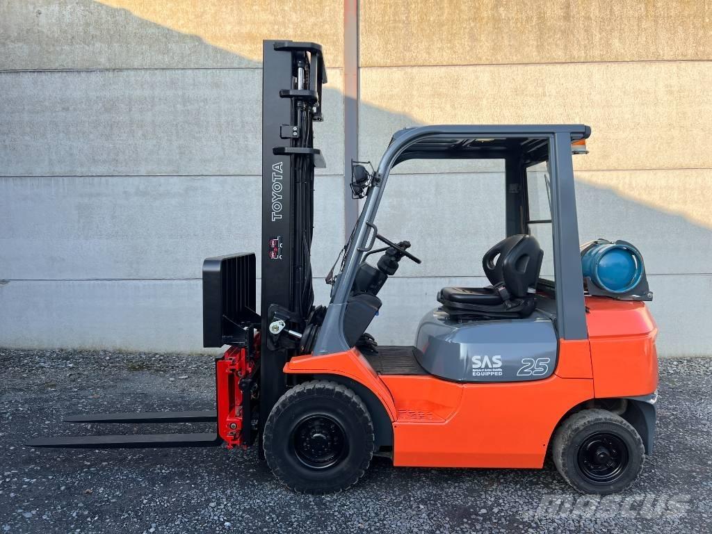 Toyota 42-7 FGF 25 LPG trucks