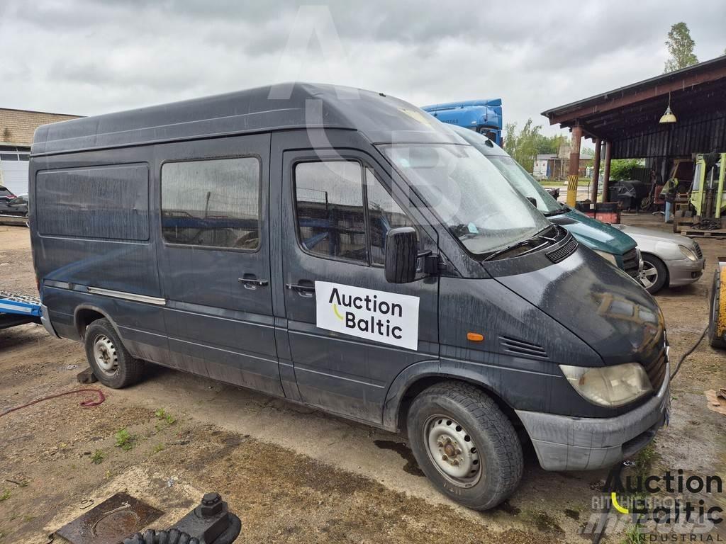 Mercedes-Benz 216 Box body