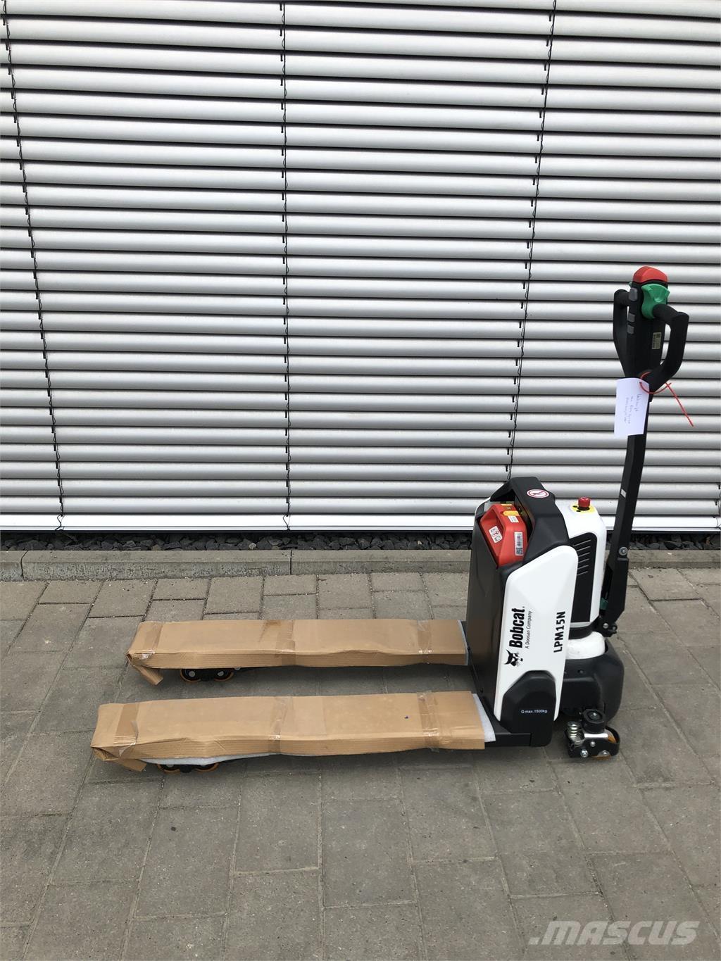 Bobcat LPM15N Pedestrian stacker