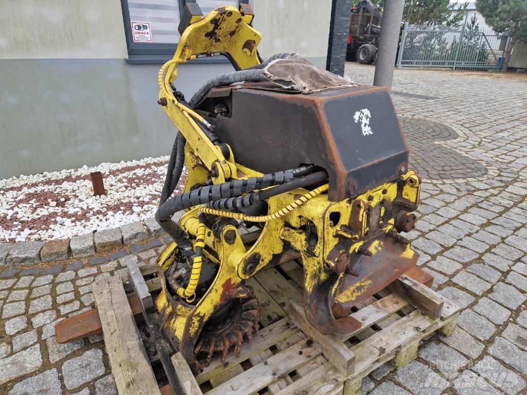John Deere H414 Harvester heads