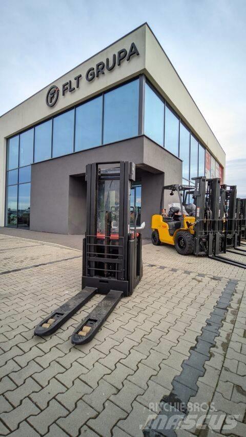 Toyota SPE160L Pedestrian stacker