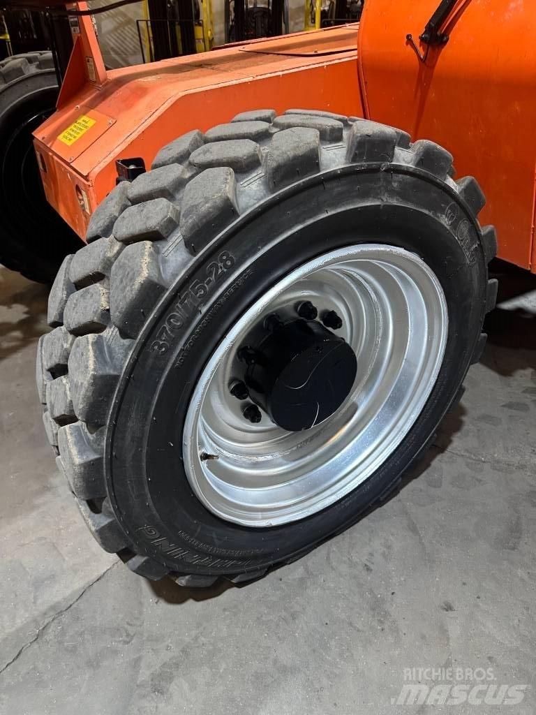 SkyTrak 6042 Telescopic handlers