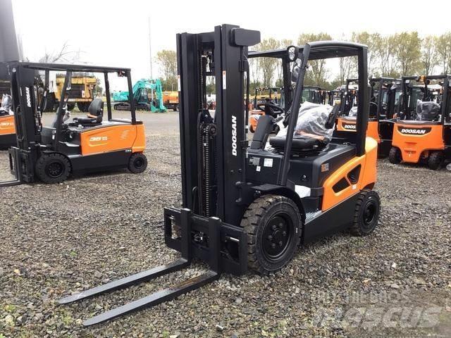 Doosan D25S-9 Diesel trucks