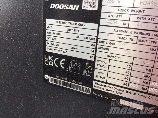 Doosan D25S-9 Diesel trucks