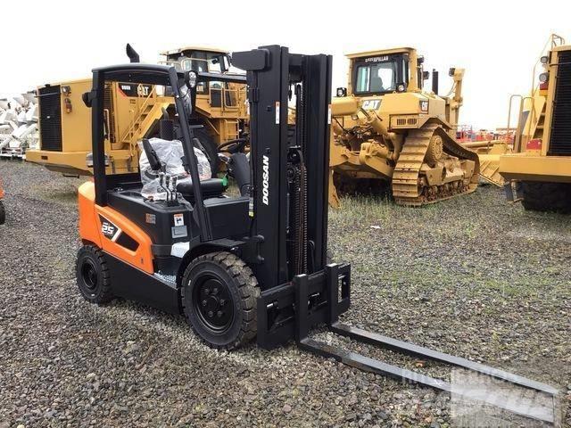 Doosan D25S-9 Diesel trucks