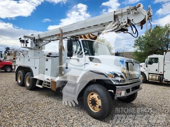 Altec D3060BTR Truck & Van mounted aerial platforms