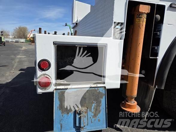 Peterbilt 337 Construction - Others