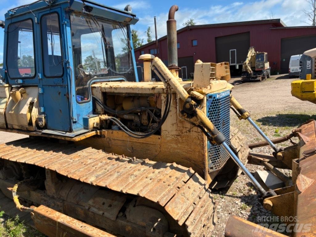 Komatsu D 41 P-3 Crawler dozers
