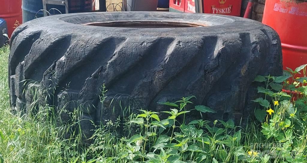 Komatsu 895 Tyres, wheels and rims