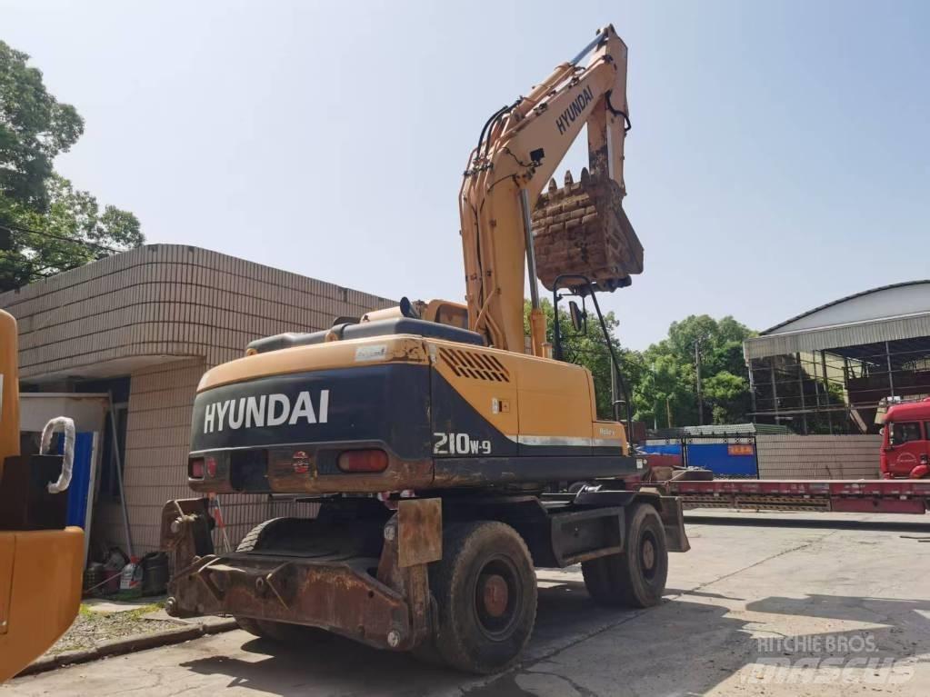 Hyundai R210w-9 Midi excavators  7t - 12t