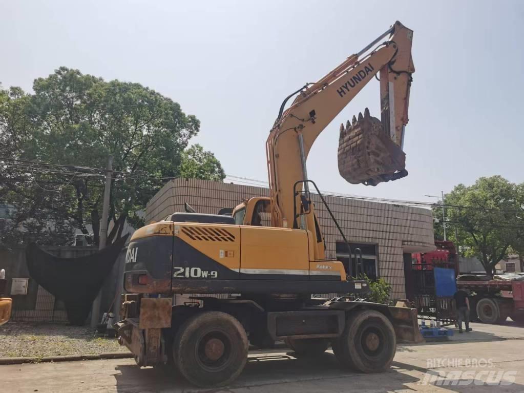 Hyundai R210w-9 Midi excavators  7t - 12t