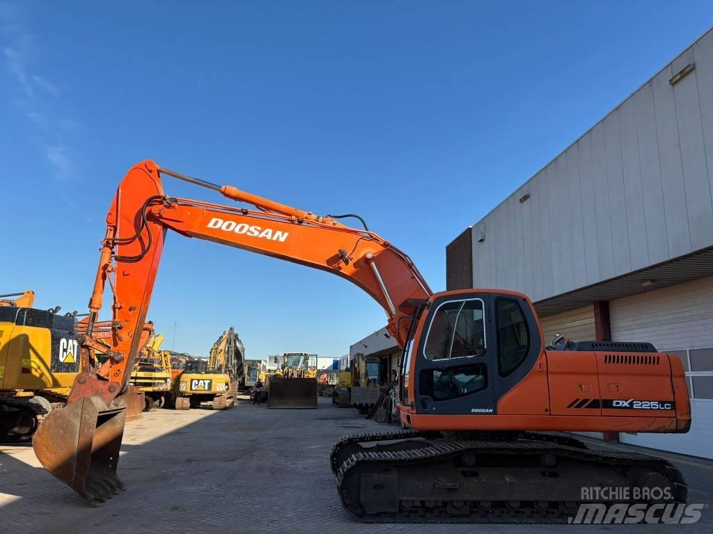 Doosan DX225LC Crawler excavators
