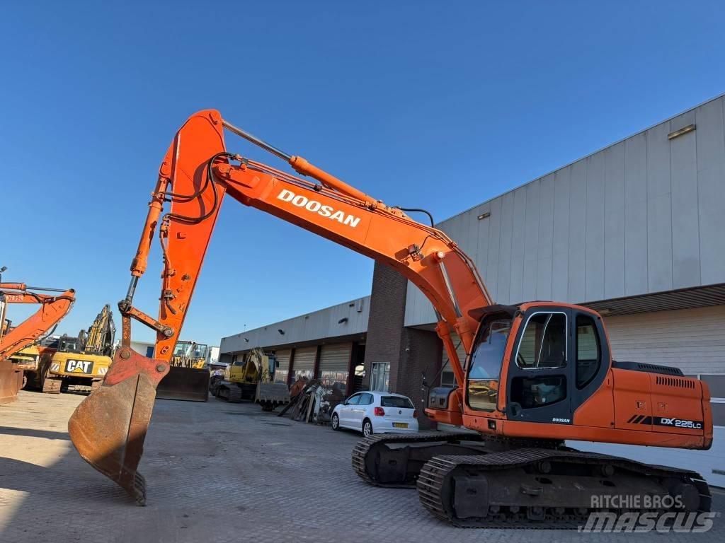 Doosan DX225LC Crawler excavators