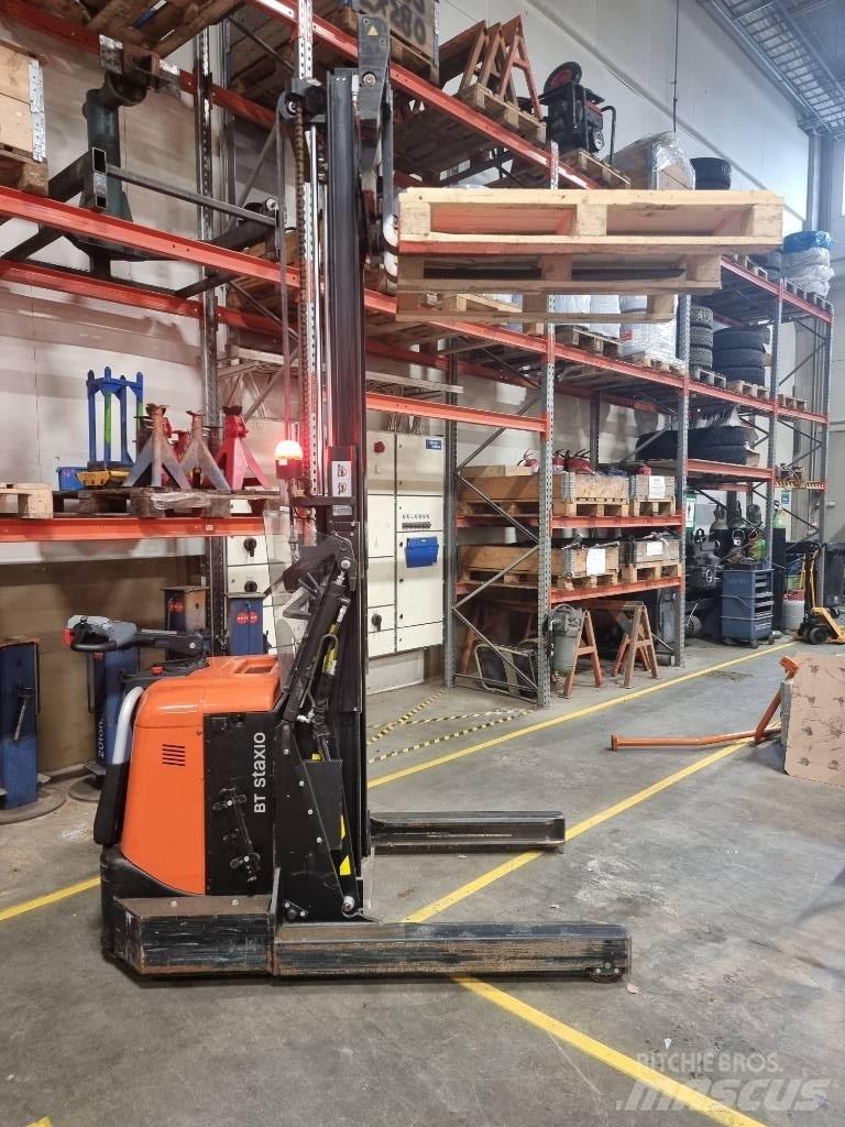 BT SPE120XR Pedestrian stacker