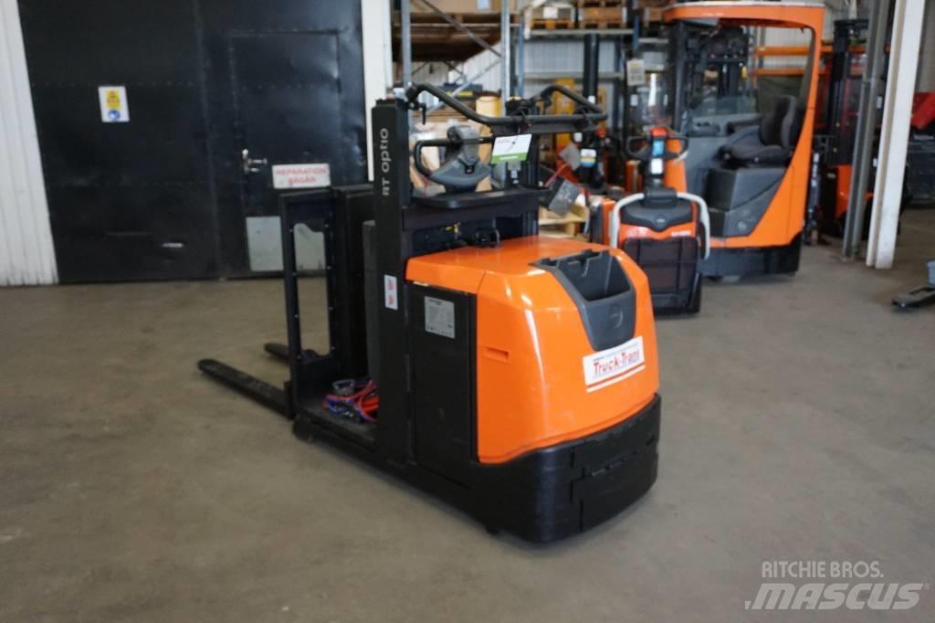 Toyota OSE100 Medium lift order picker