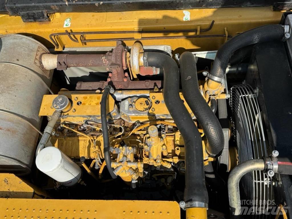 CAT 323 D L Crawler excavators
