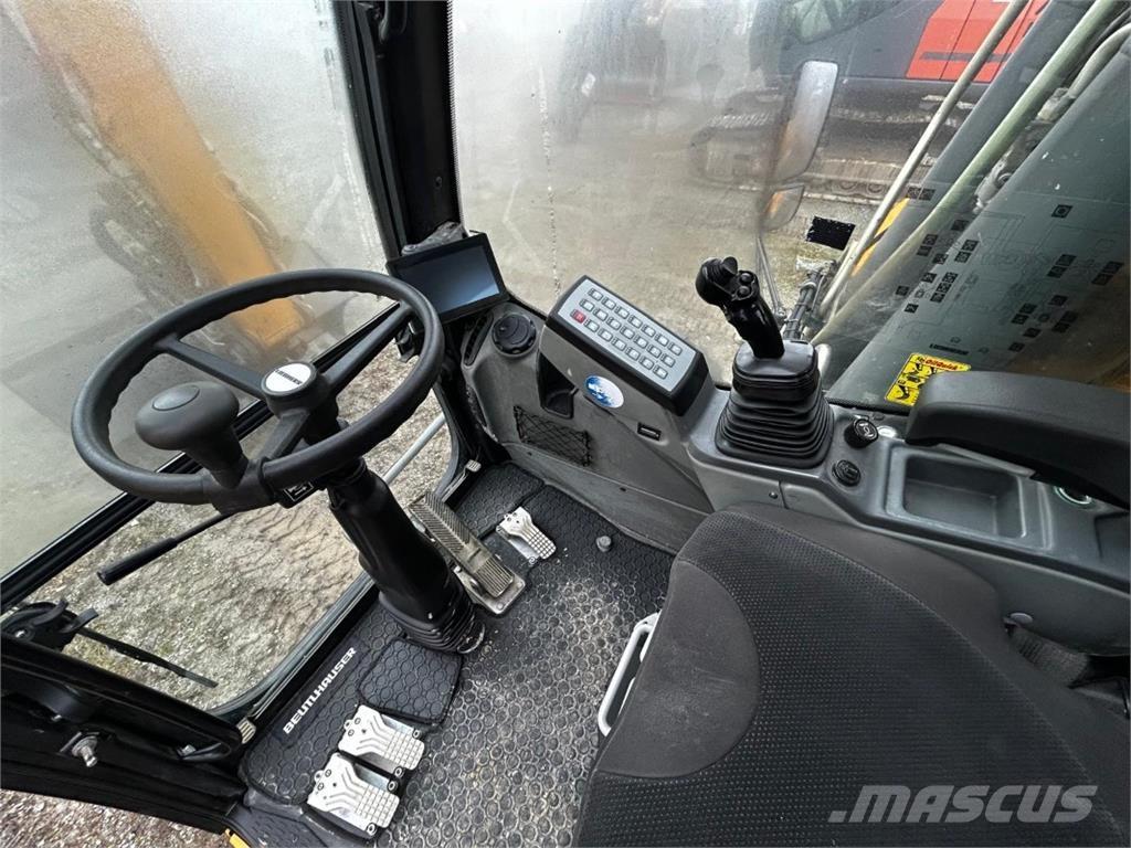 Liebherr A920 Wheeled excavators