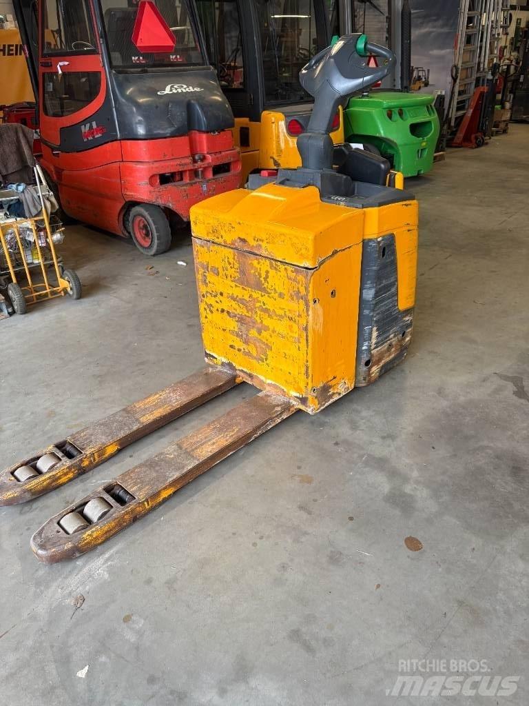 Jungheinrich ERE 225 Low lifter with platform
