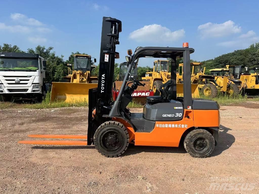 Toyota GENEO 30 Diesel trucks