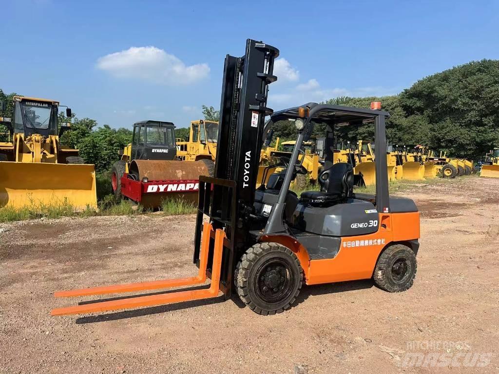 Toyota GENEO 30 Diesel trucks
