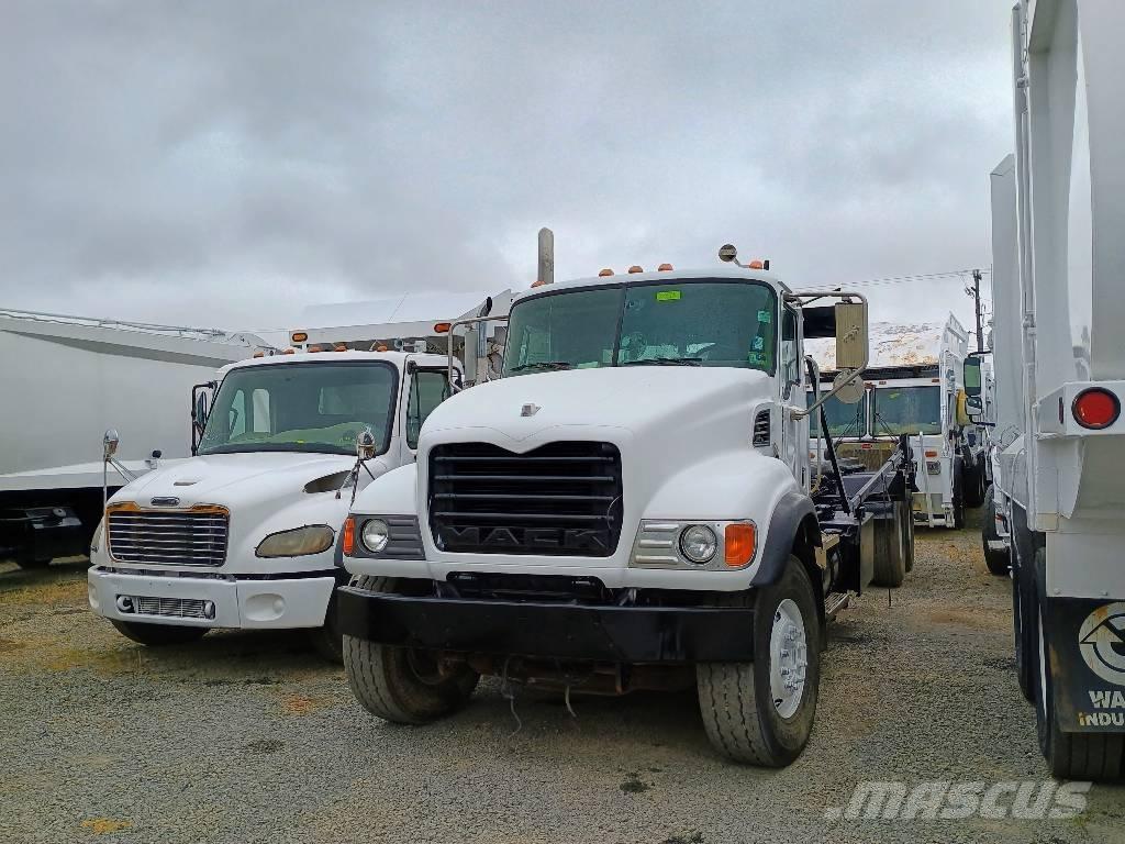 Mack CV 713 Cable lift demountable trucks