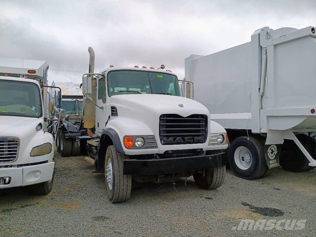 Mack CV 713 Cable lift demountable trucks