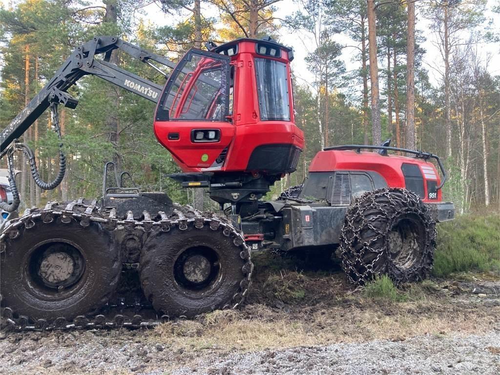Komatsu 951 Harvesters