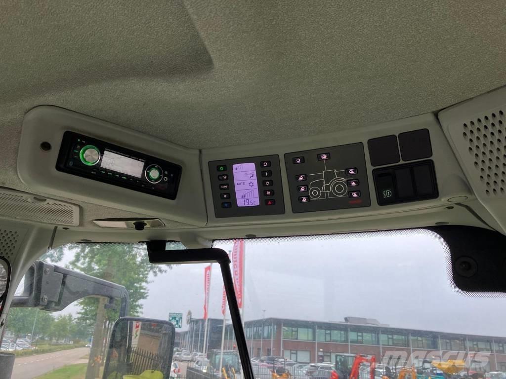 CLAAS Arion 650 CIS Tractors