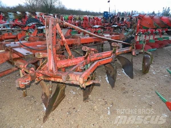 Kverneland 4 Conventional ploughs