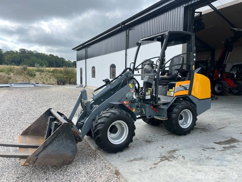 GiANT G2700 X-TRA HD Skid steer loaders