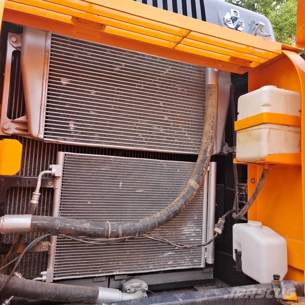 Hyundai 220LC-9S Crawler excavators