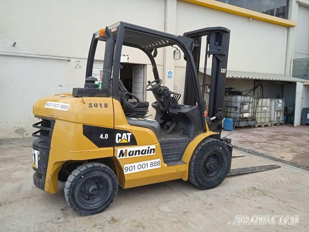 CAT DP 40 Diesel trucks