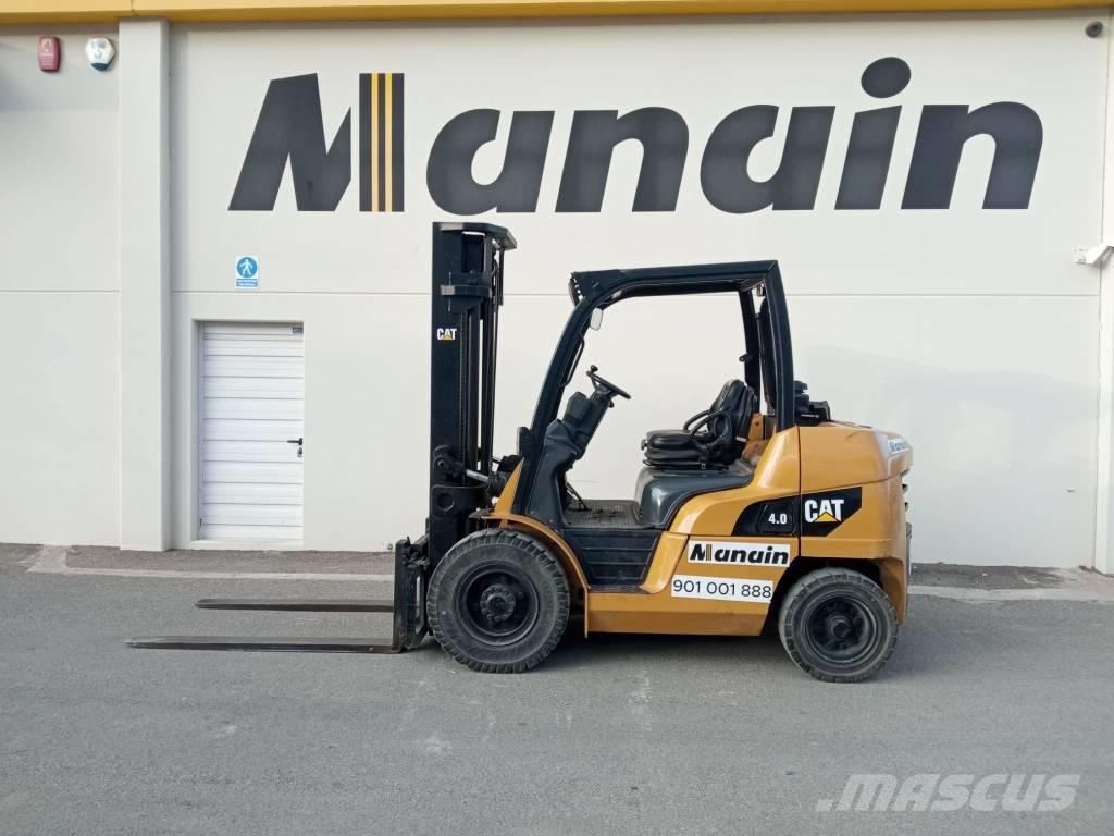 CAT DP 40 Diesel trucks