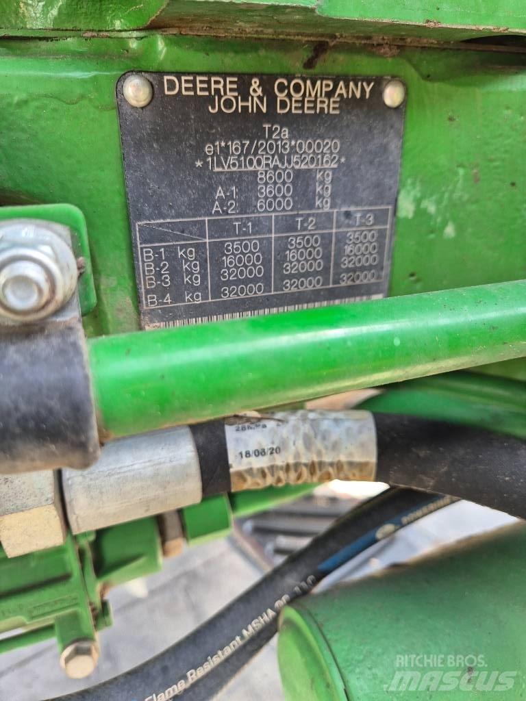 John Deere 5100 R Tractors